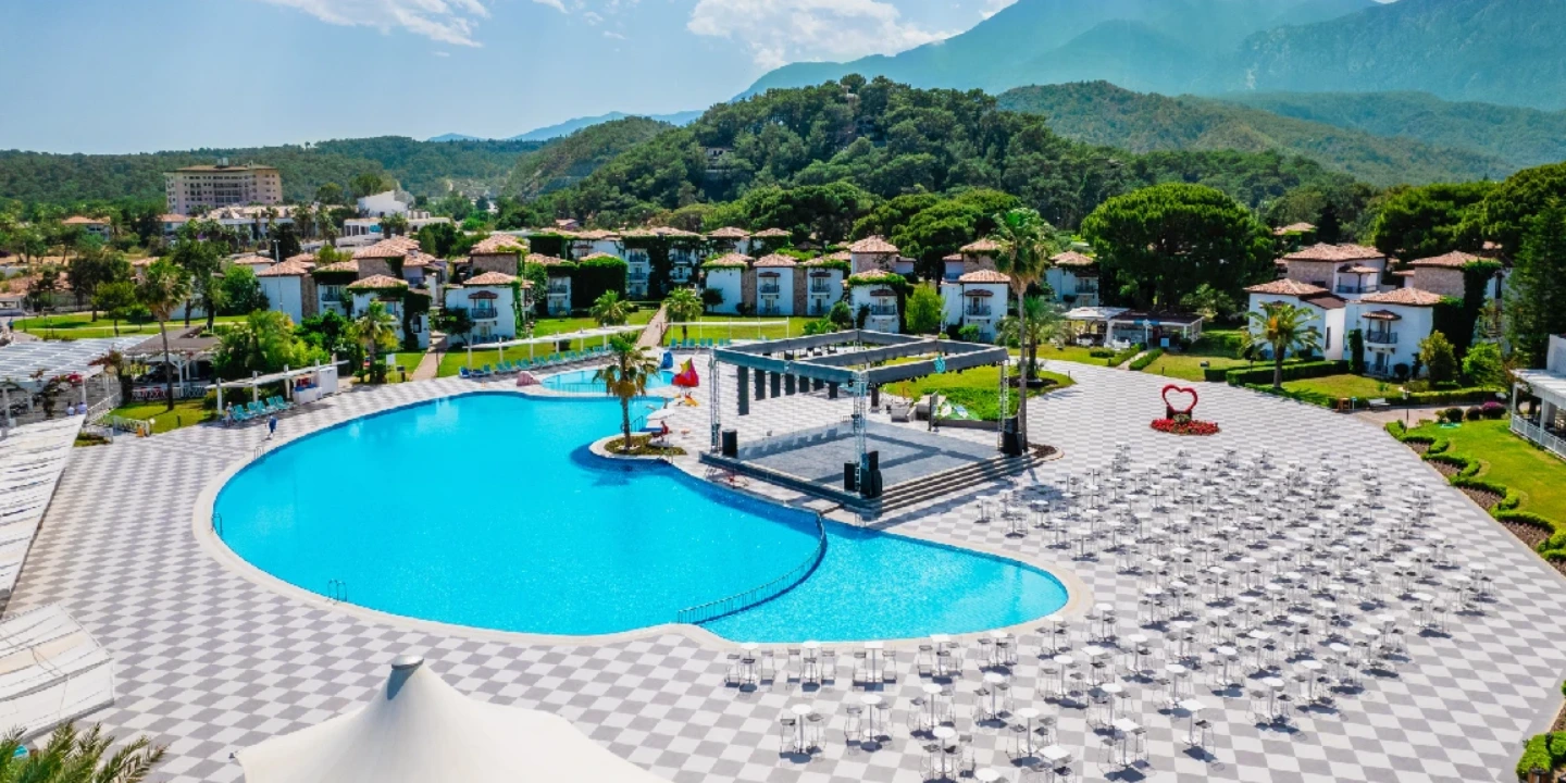 Hotel Life at Club Marco Polo: A Renewed Holiday Experience with the Energy of Water
